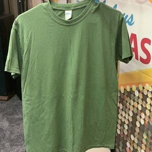 Gildan Olive Short Sleeve Tee Top